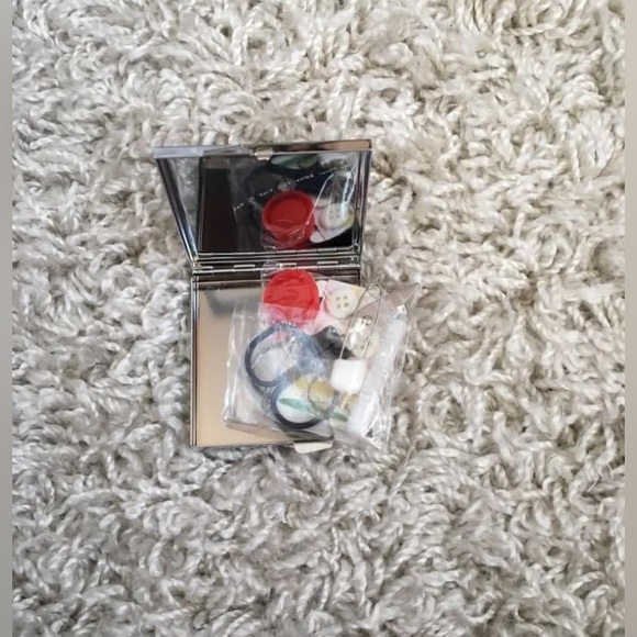 Leopard Emergency sewing kit - Picture 3 of 3